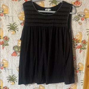 Max Studio Black Sleeveless Boxy Blouse
